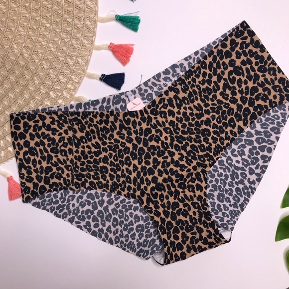 Victoria's Secret No-Show Seamless Hiphugger Panty - Picture 3 of 5